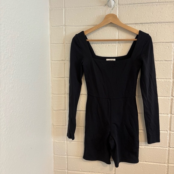 Aritzia babaton contour long sleeve romper square neck in black - Picture 1 of 2
